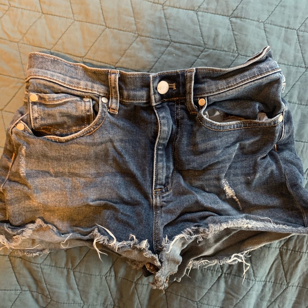 2pairs of shorts